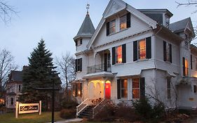 Lang House On Main Street Bed & Breakfast